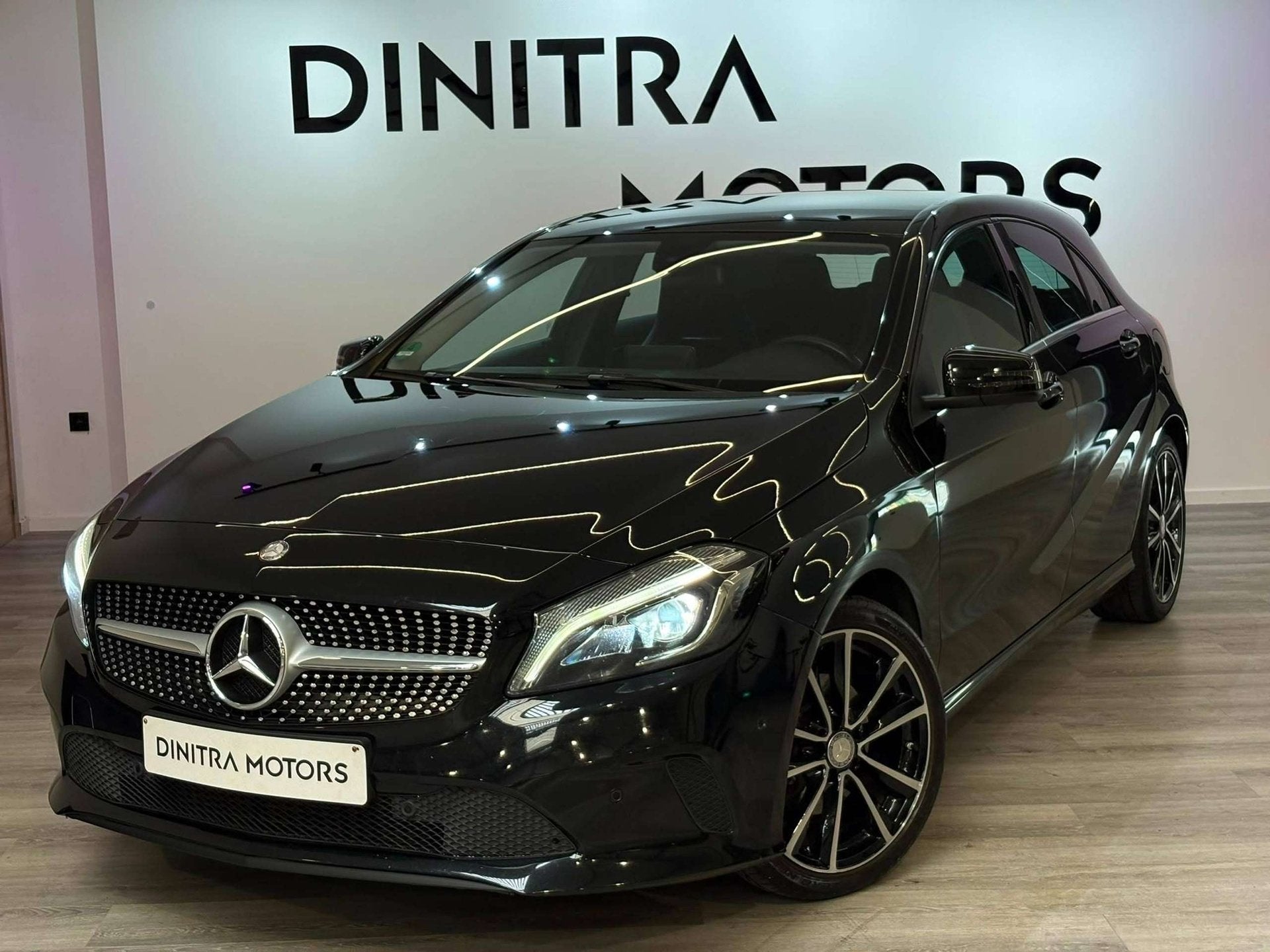 Mercedes-Benz A 180 - Navi/Cruise/Zetelverwarming/Camera, 122 pk, Gebruikt, 4 cilinders, Zwart