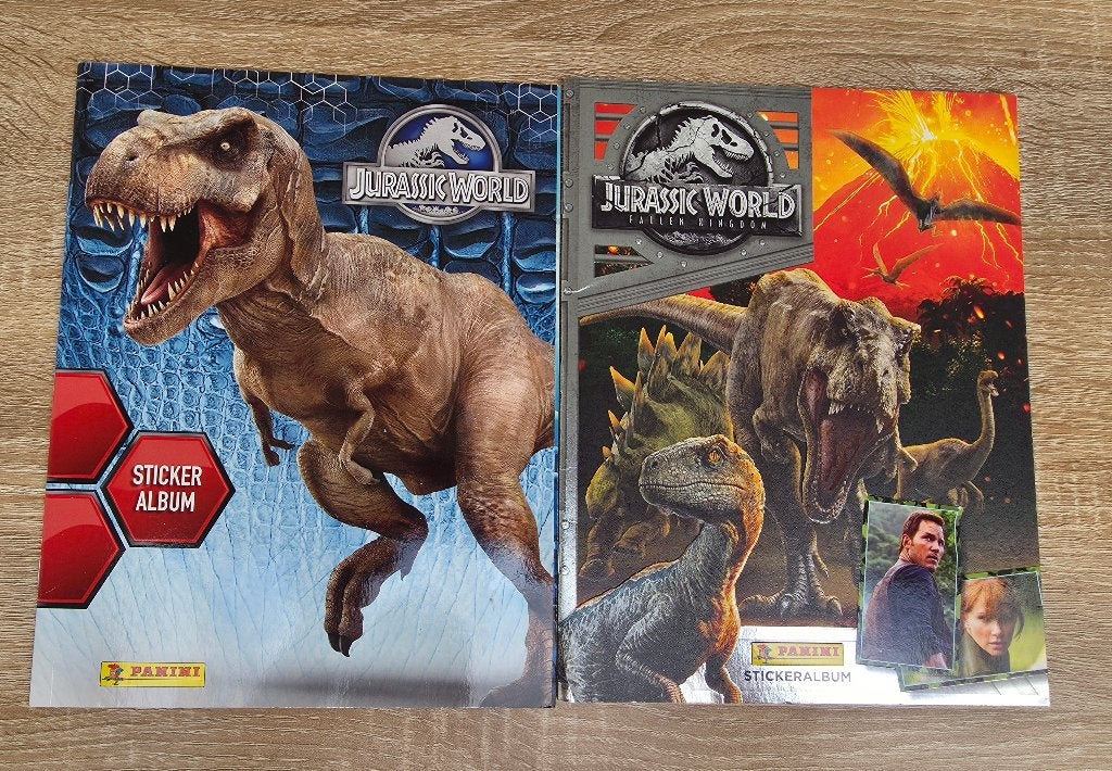 2 albums d'autocollants Jurassic World, Collections, Enlèvement ou Envoi, Comme neuf, Cinéma, Télévision ou Audiovisuel