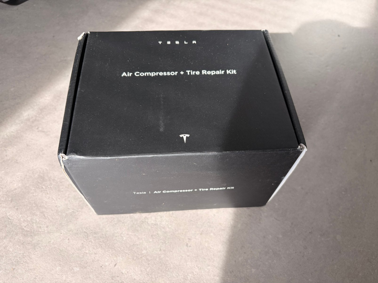 Tesla Air Compressor en Tire repair kit, Auto-onderdelen, Ophalen of Verzenden
