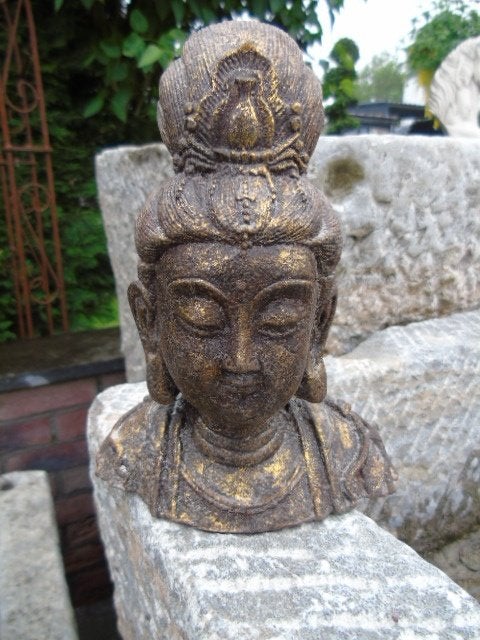 Buste van een shiva in verguld gepatineerd gietijzer., Tuin en Terras, Ophalen of Verzenden, Nieuw