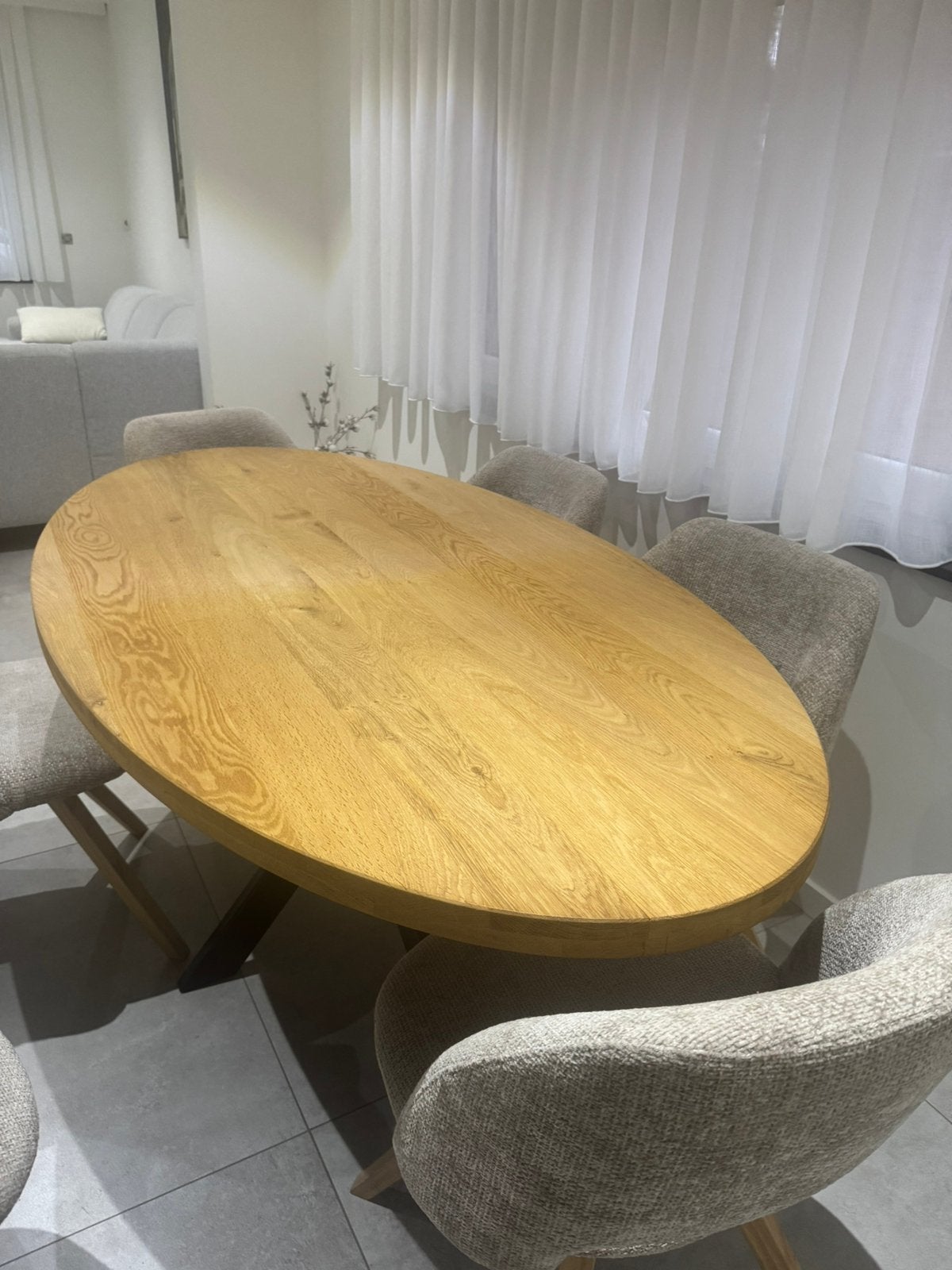 Ovale eettafel van 1 jaar oud heel proper gebruikt, Ophalen, Zo goed als nieuw