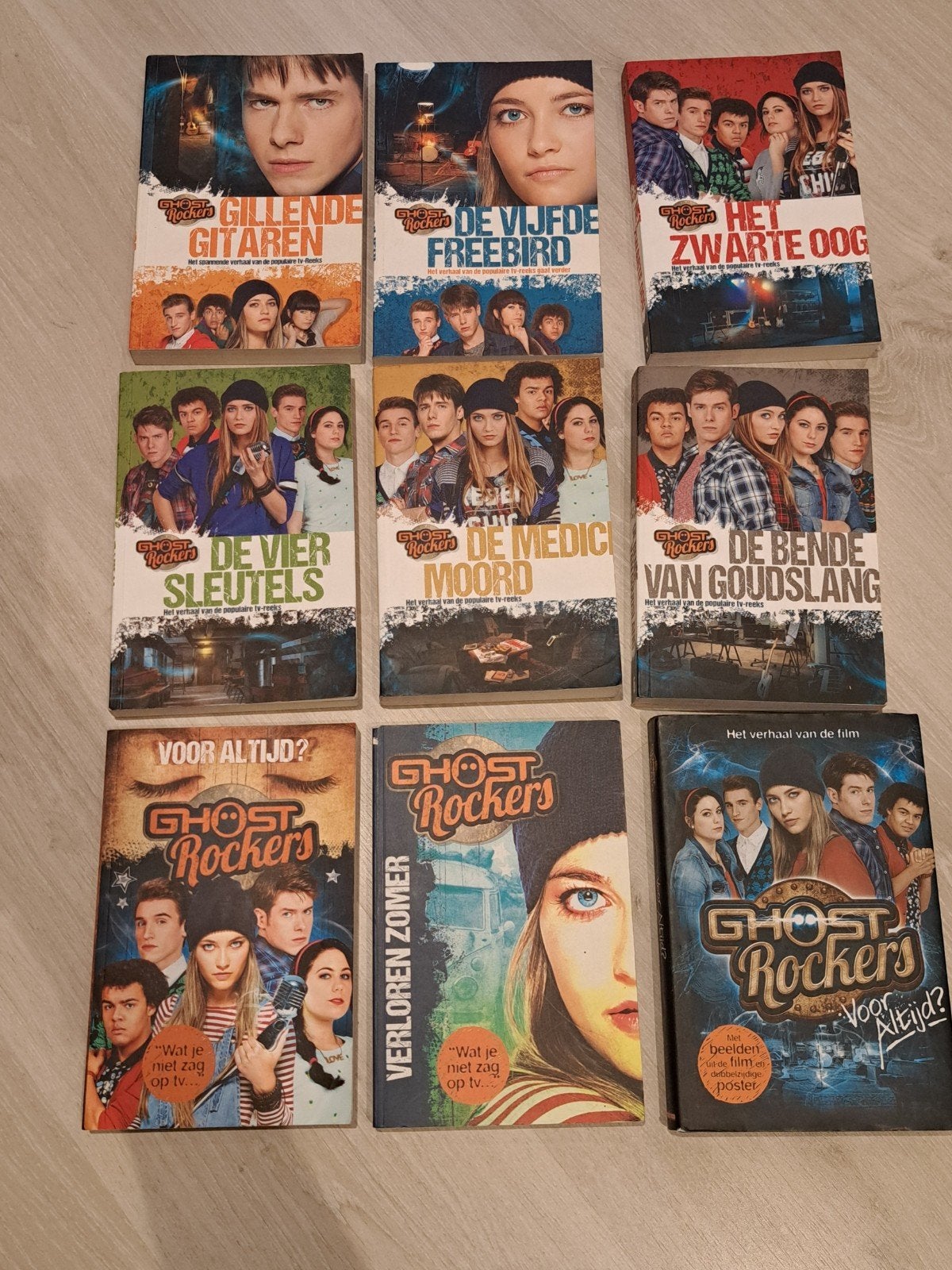 ghost rockers boeken collectie, Livres, Cinéma, Tv & Médias, Enlèvement ou Envoi, Comme neuf, Série télévisée