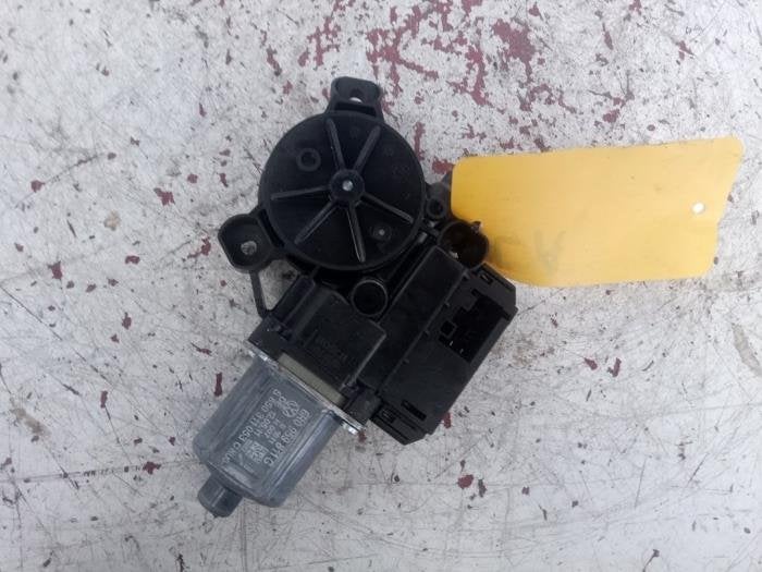 Moteur de vitre portière d'un Volkswagen Polo, Autos : Pièces & Accessoires, -, Volkswagen, -, 3 mois de garantie