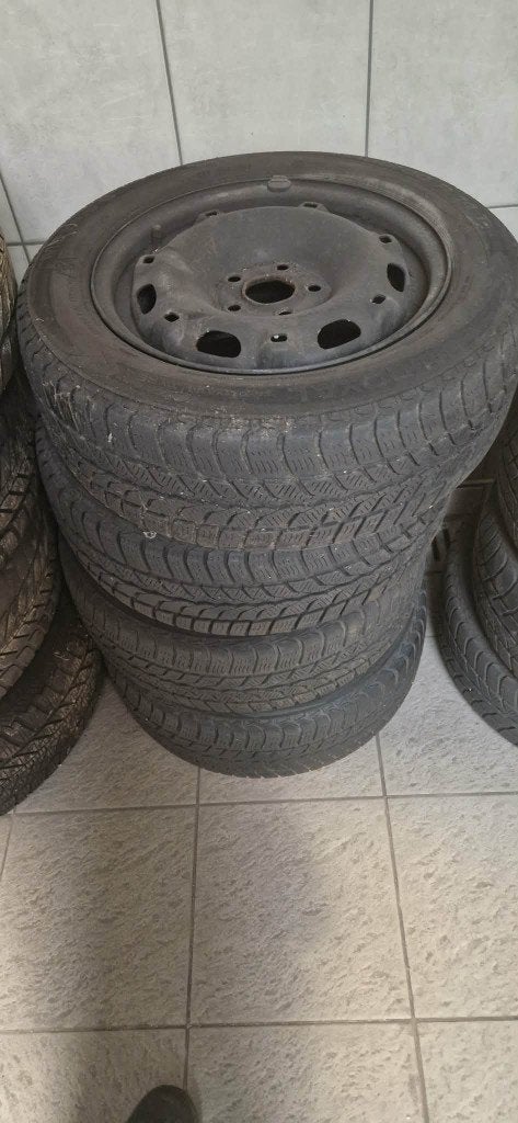 Pneu hivers 14 pouces 185/60 R14 sur jantes toles, Autos : Pièces & Accessoires, 14 pouces, Pneus et Jantes, Pneus hiver, Véhicule de tourisme