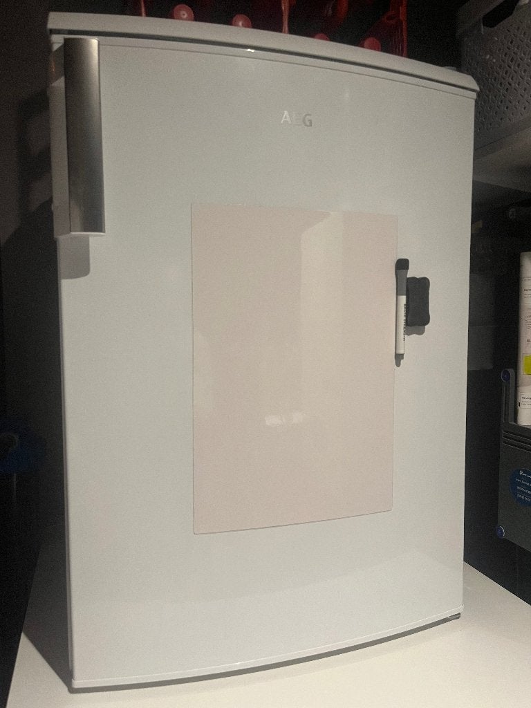 Koelkast tafelmodel AEG, Ophalen, Zonder vriesvak, Minder dan 85 cm, 100 tot 150 liter
