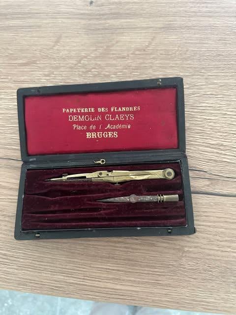 oude doos passer Demolin Claeys Bruges, Antiek en Kunst, Antiek | Gereedschap en Instrumenten, Ophalen of Verzenden