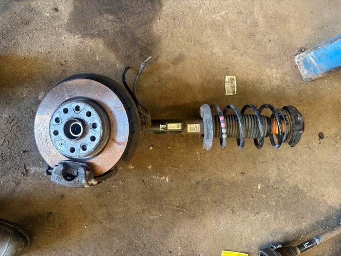 Schokdemperpoot rechts-voor van een Skoda Yeti, Gebruikt, -, -, Ophalen of Verzenden