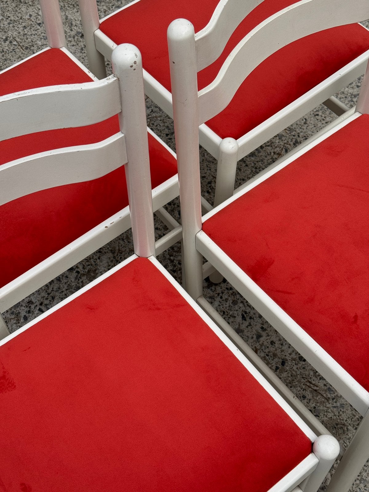 4 chaises vintage bois laqué blanc, velours orange/corail, Maison & Meubles, White, White, Comme neuf, Enlèvement