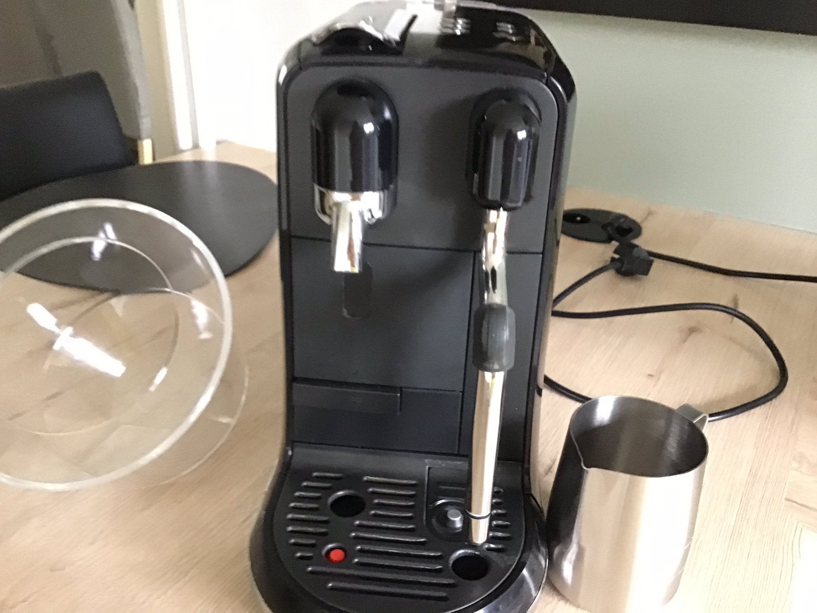 Nespresso Creatista noir, Machine à espresso, Réservoir d'eau amovible, Dosettes et capsules de café, Enlèvement