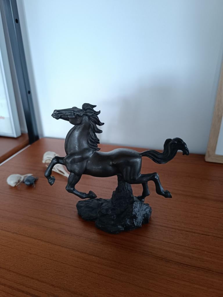 Cheval en bronze, Enlèvement ou Envoi
