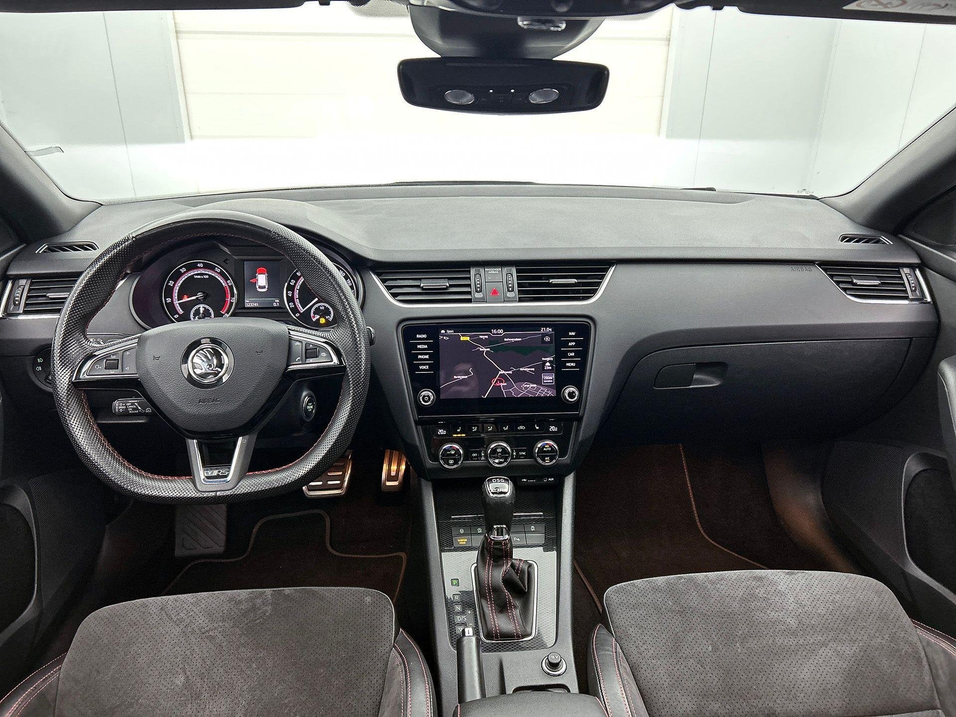 Skoda Octavia Combi 2.0 TSI RS | Pano | Zetelverwarming | Ca, Auto's, Gebruikt, 4 cilinders, Zwart, Leder