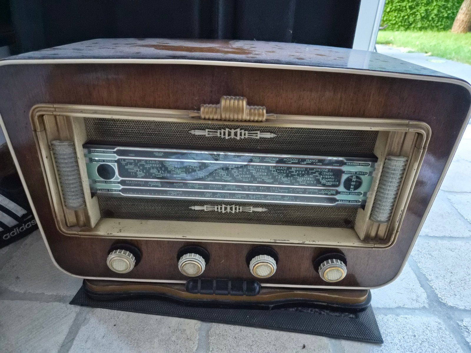 Radio vintage, Enlèvement