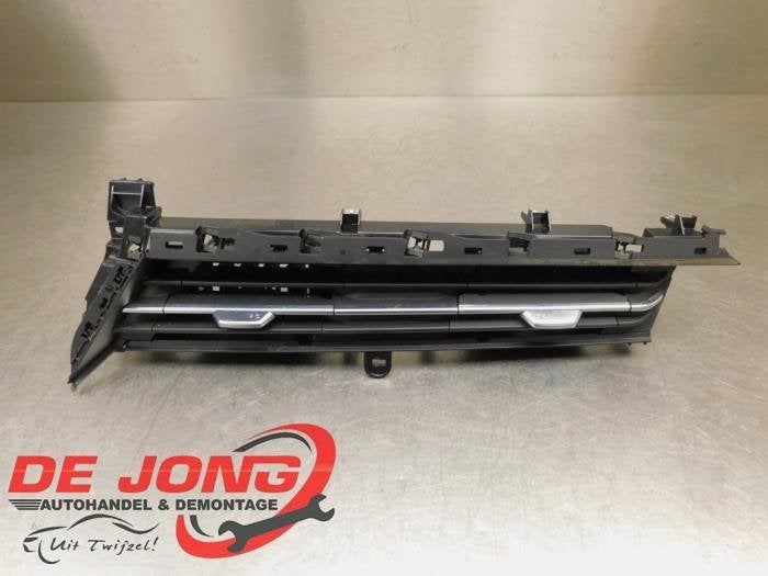 Grille aération tableau de bord d'un Audi Q4, -, 3 mois de garantie, Audi, Utilisé