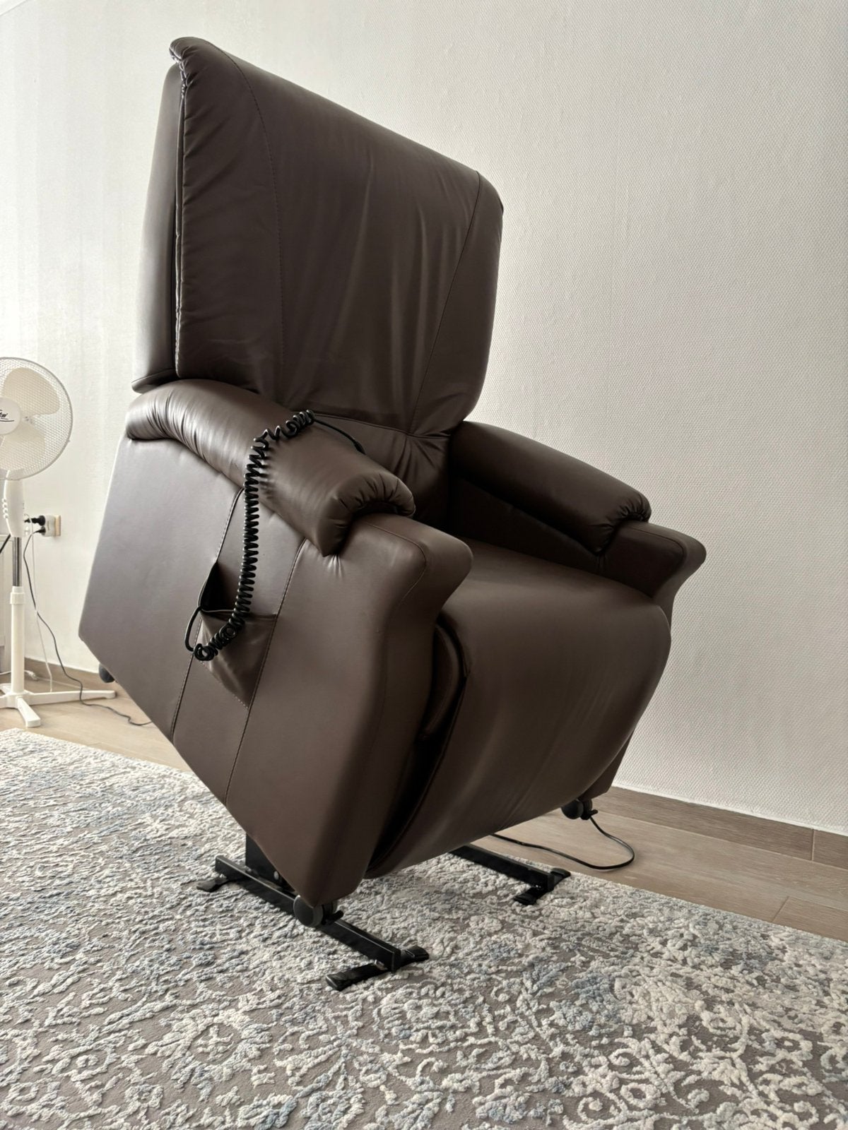 ELEKTRISCHE RELAXZETEL REVILAX MET 3 MOTOREN - LIFTFUNCTIE, Huis en Inrichting, Ophalen of Verzenden, Zo goed als nieuw, Relaxzetel fauteuil relax zetel relaxfauteuil relaxstoel