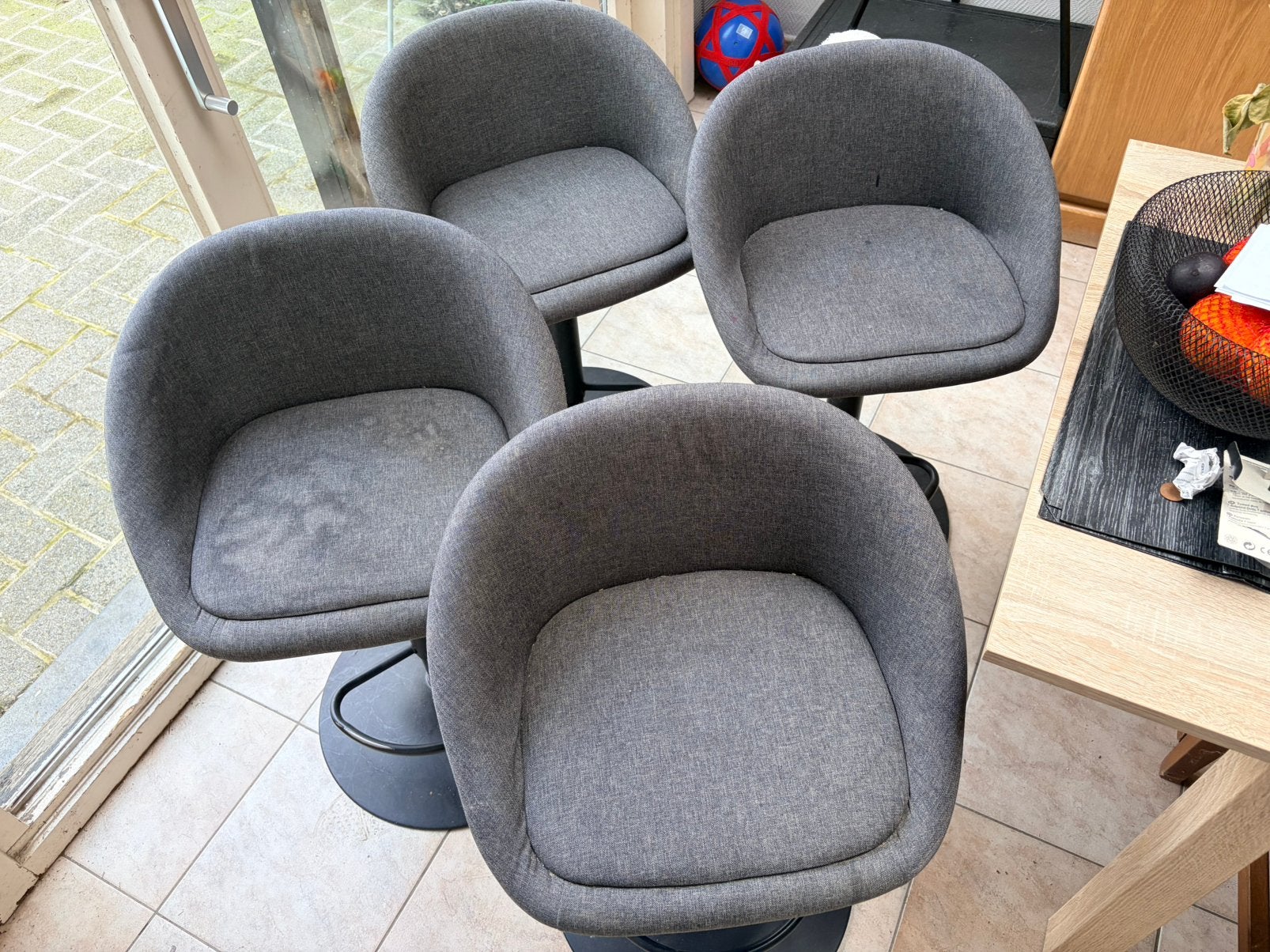 Barstoelen, Ophalen, Zo goed als nieuw