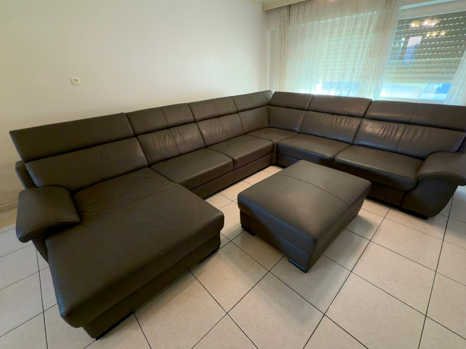 Siège en cuir marron avec pouf, Maison & Meubles, Enlèvement, Comme neuf