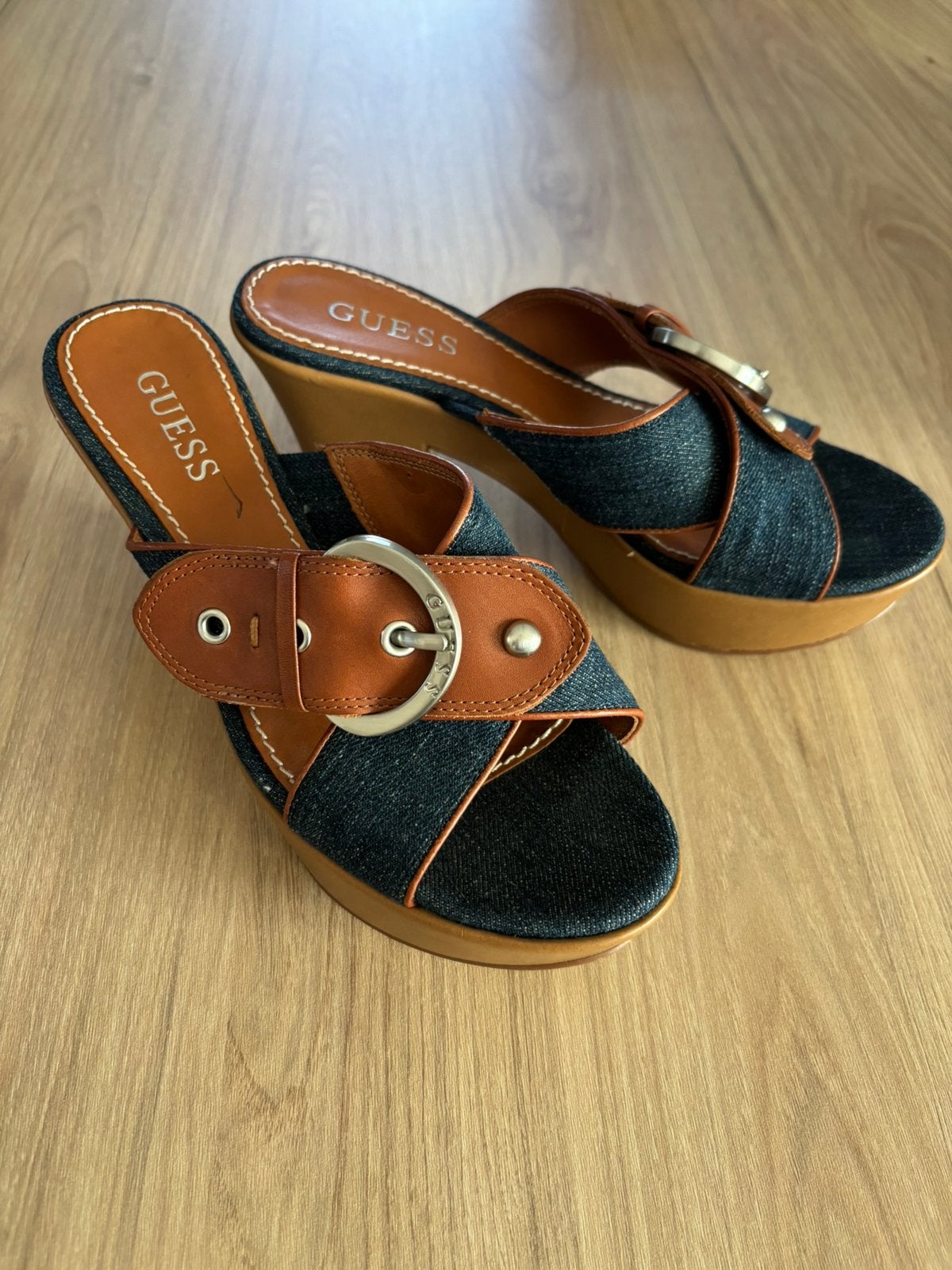 Guess jeansandalen en zool met houteffect, Kleding | Dames, Blauw, Zo goed als nieuw, Sandalen of Muiltjes, Ophalen of Verzenden