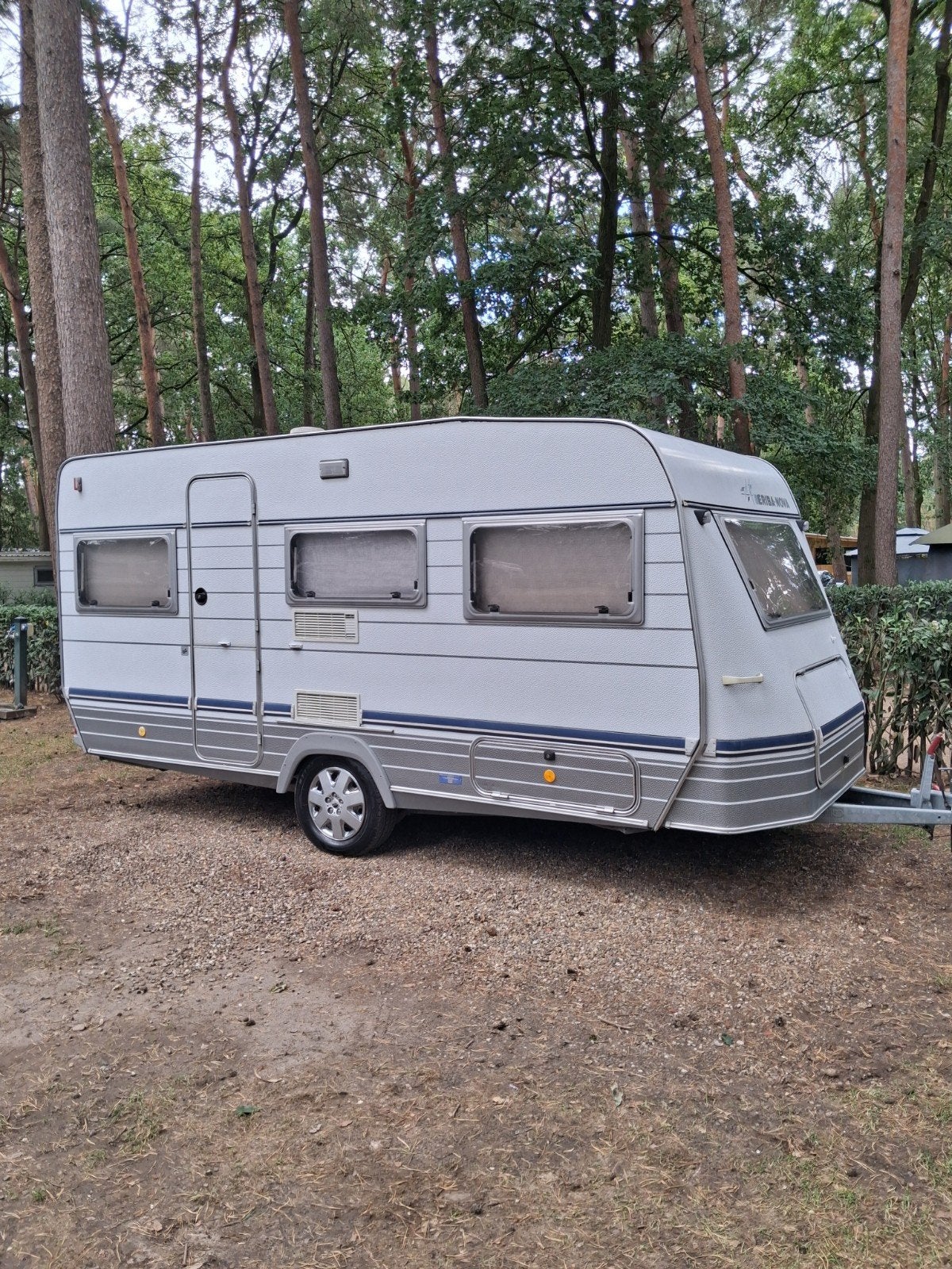 Hymer eriba nova, Caravans en Kamperen, Caravans, Treinzit, Particulier, Hymer, Kachel