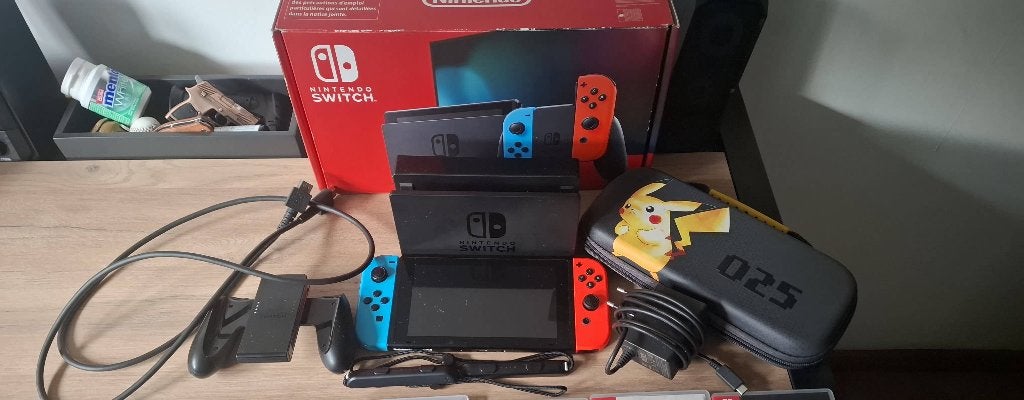 Étui Nintendo Switch 1 + et carte micro SD 64 Go, Avec jeux, Enlèvement, Utilisé, Switch Original