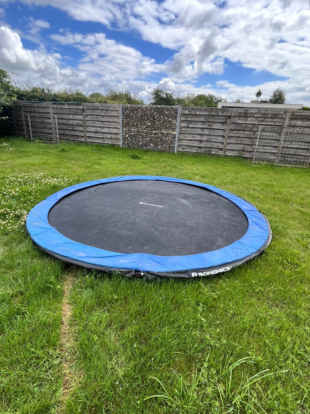 Toile de trampoline sur bord en fer, Enfants & Bébés, Jouets | Extérieur | Trampolines, ., Enlèvement, Utilisé, .
