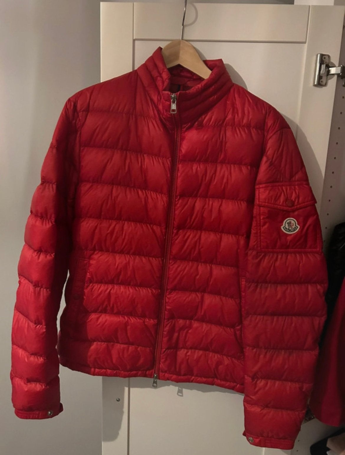 Authentieke Moncler Acorus Donsjas Rood – Maat [L], Kleding | Heren, Jassen | Zomer, Gedragen, Maat 52/54 (L), Rood, Ophalen