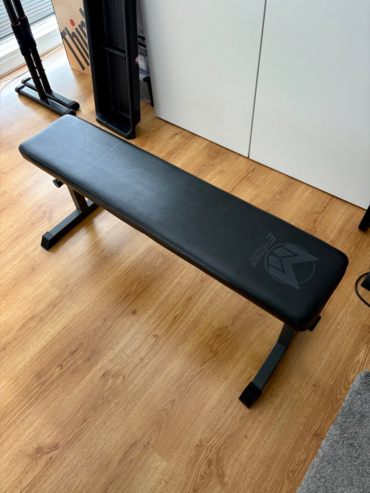 Gyronetics E-series flat bench, Enlèvement, Comme neuf