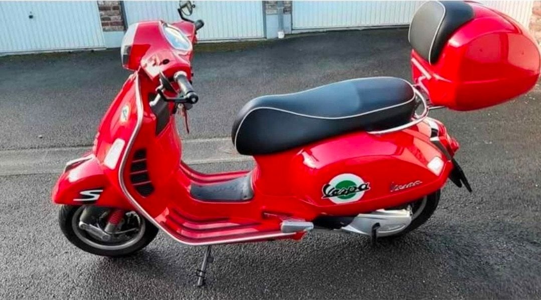 Vespa GTS SUPER 300 Rouge 2019, Fietsen en Brommers, Ophalen, 300 cc, Vespa S, Benzine