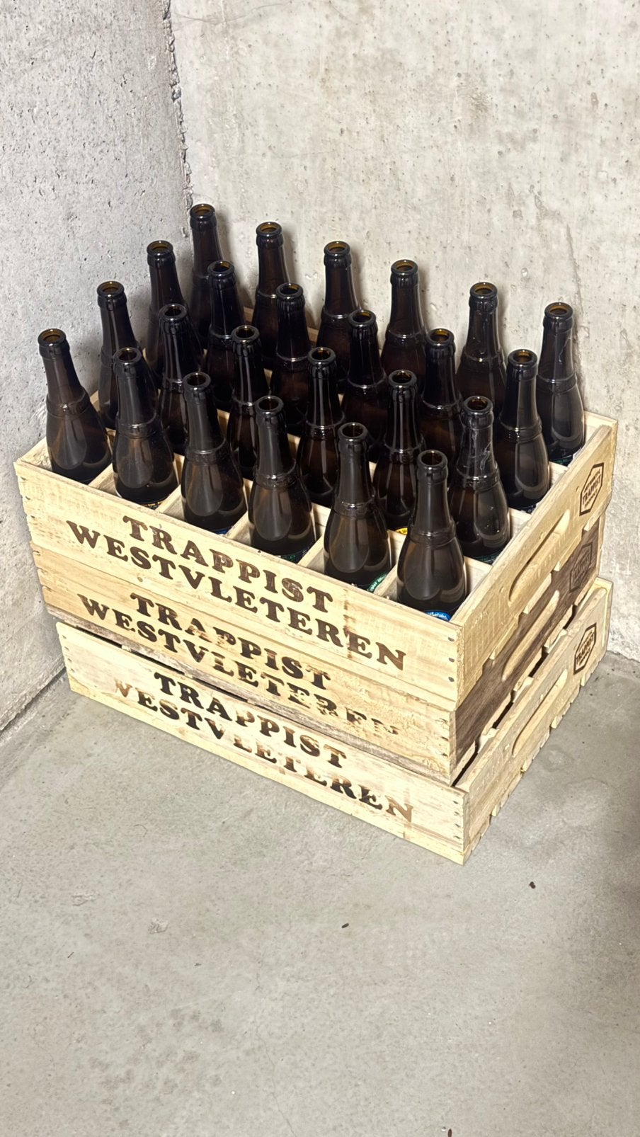 3 lege bakken Westvleteren, Verzamelen, Ophalen, Zo goed als nieuw