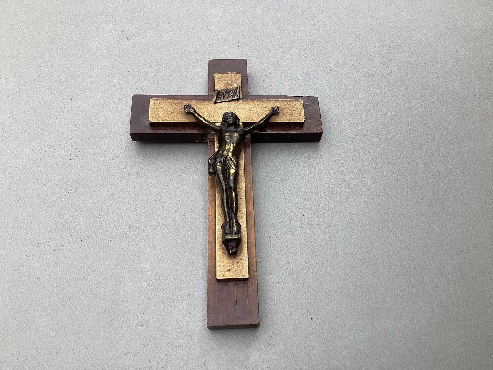 Croix murale vintage en bois/crucifix avec laiton, Enlèvement, Comme neuf
