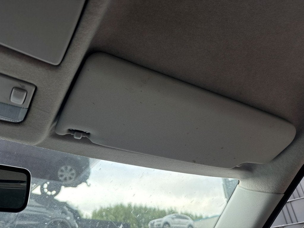 ZONNEKLEP Skoda Fabia II Combi (|5J1857552T|), Auto-onderdelen, Interieur en Bekleding, Gebruikt, Info@skoda-auto.de, Skoda, Max-Planck-Straße  3-5
64331  Weiterstadt, DE