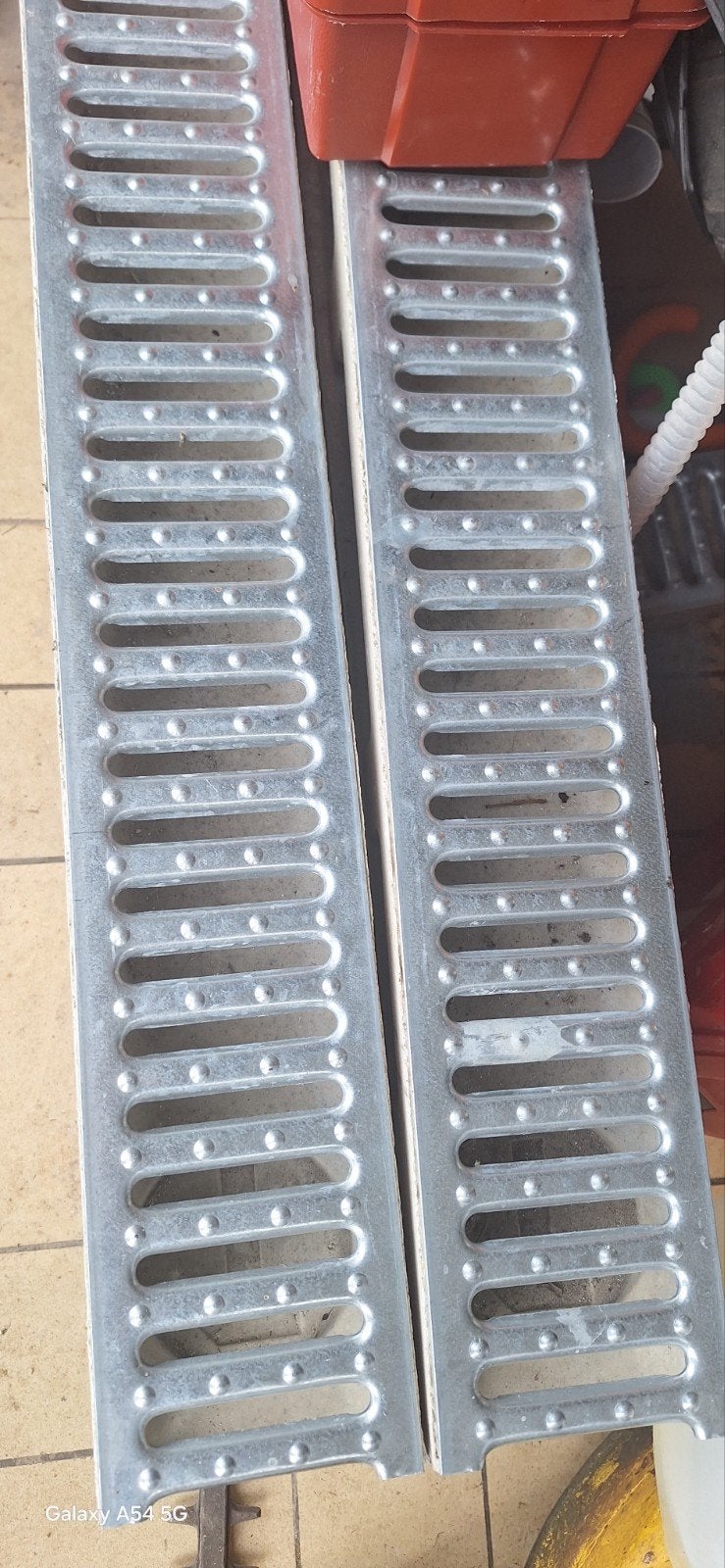 13 grilles de caniveau, Neuf, 6 mètres ou plus, 60 à 80 mm, Enlèvement