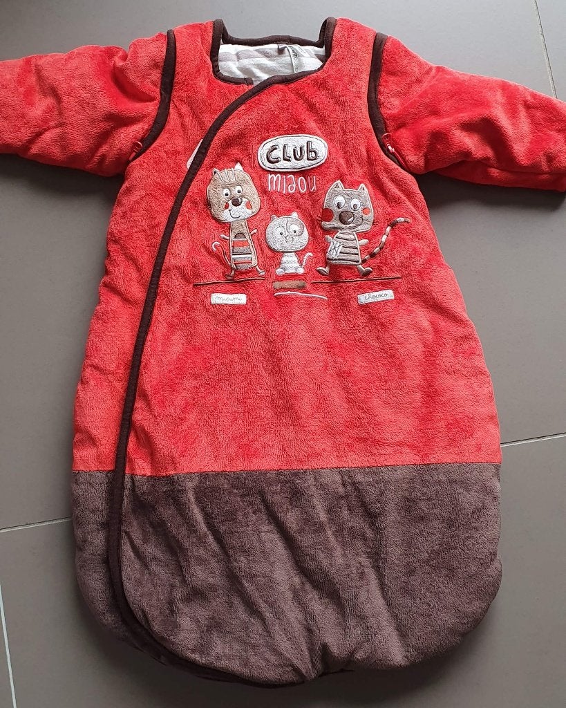 Gigoteuse + couverture velours rouge et marron - Orchestra, Enfants & Bébés, Couvertures, Sacs de couchage & Produits pour emmailloter