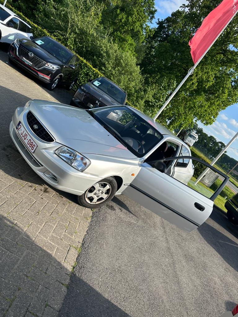 Hyundai Accent 1.3l 2003, Auto's, Hyundai, Particulier, Accent, Benzine, Euro 4, Coupé, 3 deurs, Automaat, Zilver of Grijs, Grijs