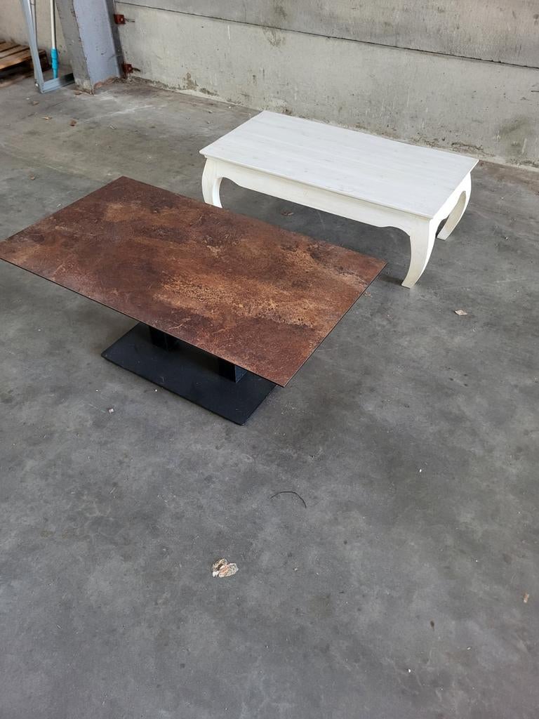 Tables à café, Enlèvement