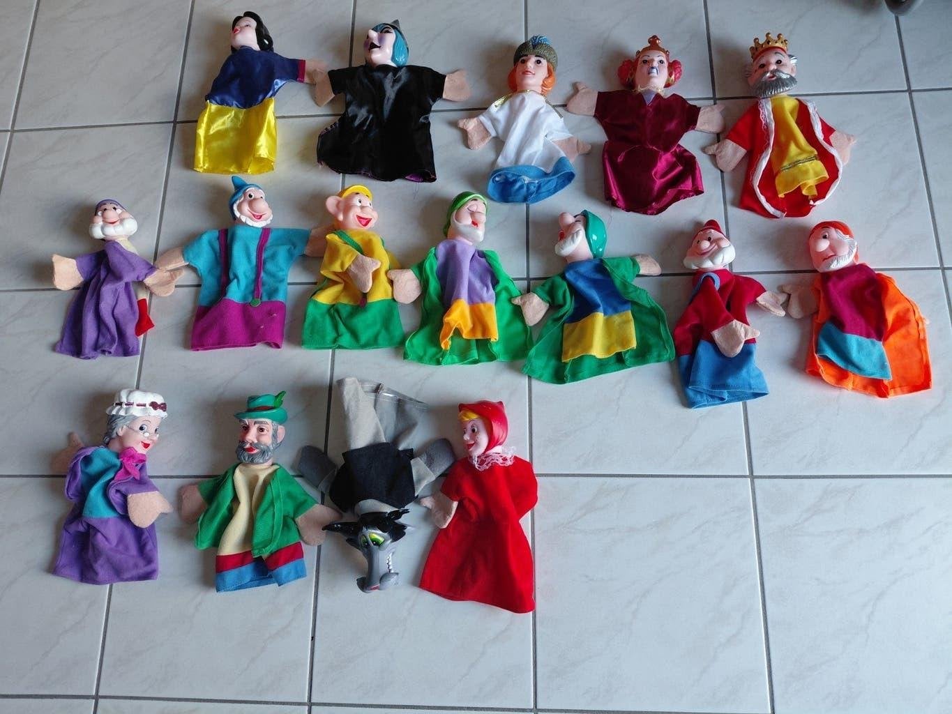 16 poppenkastpoppen, Ophalen