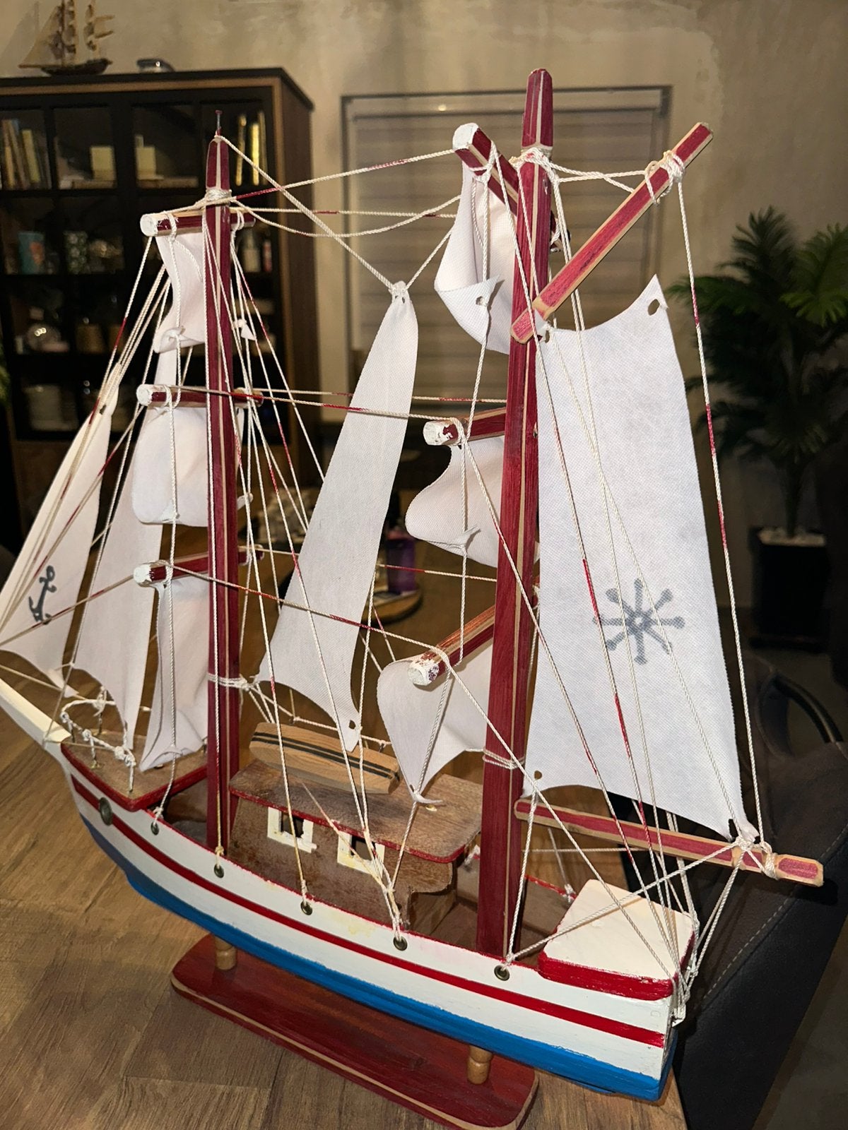 Voiliers décoratifs à vendre ~ maquettes de navires en bois., Enlèvement ou Envoi, Comme neuf