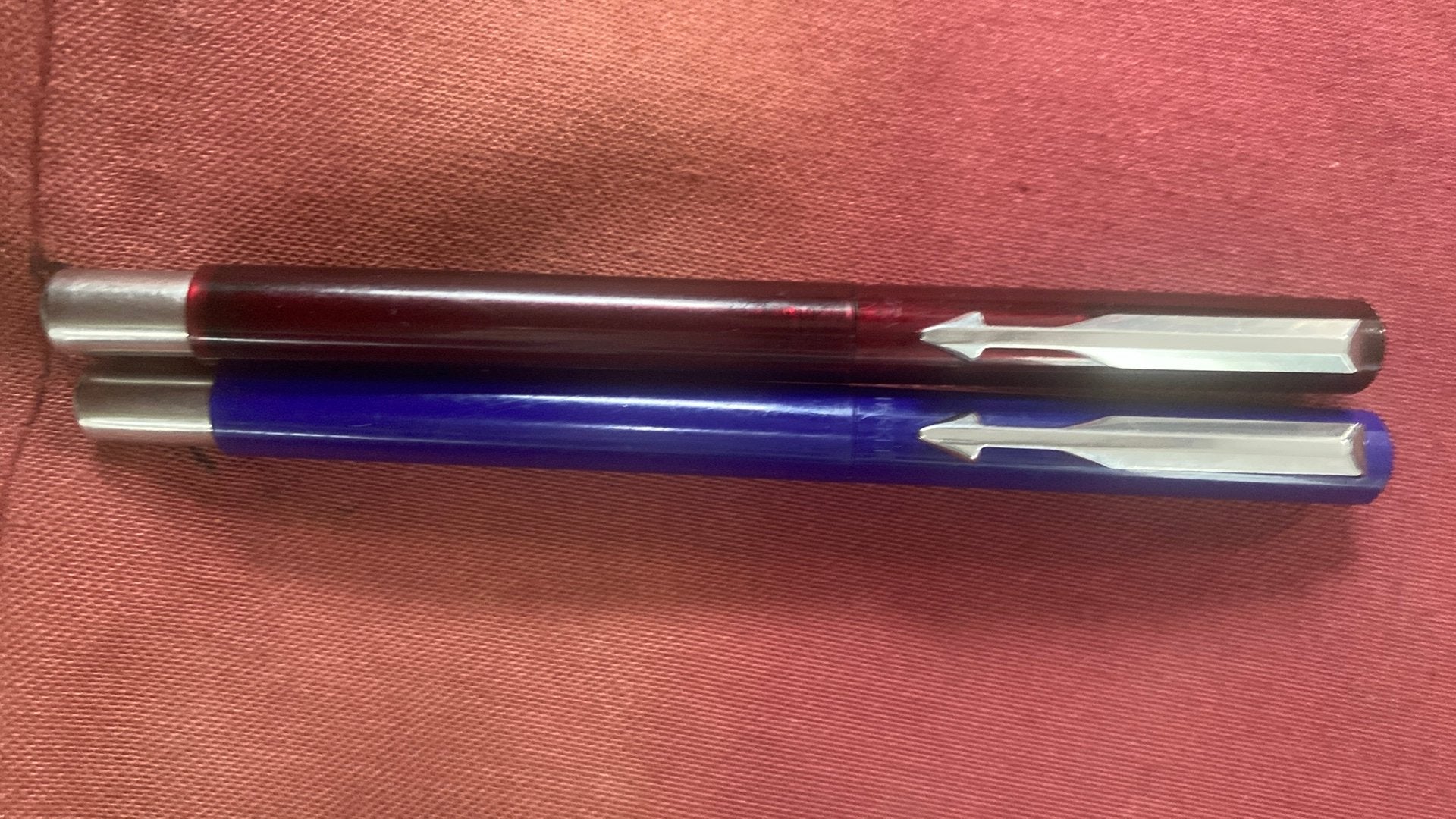 Twee vintage vulpennen Parker Vector, Verzamelen, Ophalen of Verzenden, Zo goed als nieuw, Parker