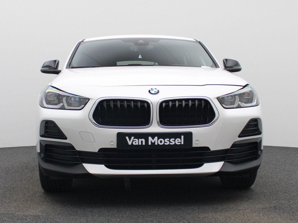 BMW X2 sDrive16dA 85kW DCT LED | NAVI | CARPLAY | CAMERA, Auto's, Gebruikt, Automatische klimaatregeling, 116 pk, Wit