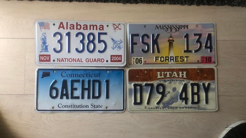 4 Amerikaanse nummerplaten., Ophalen