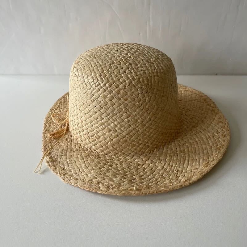 Handgemaakte zonnehoed voor dames van natuurlijke materialen, Ophalen of Verzenden, Zo goed als nieuw, 55 cm (S, 6⅞ inch) of minder