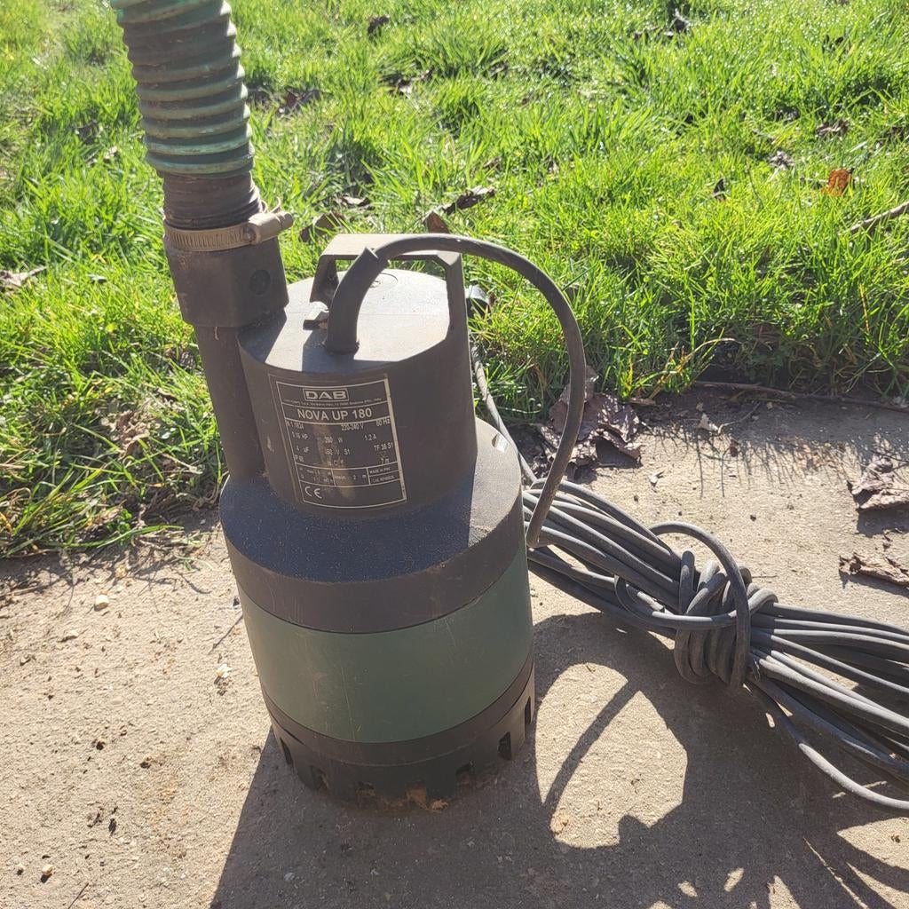 Pompe submersible en bon état. DAB Nova Up 180., Enlèvement, Comme neuf, Électrique, Pompe à eaux claires