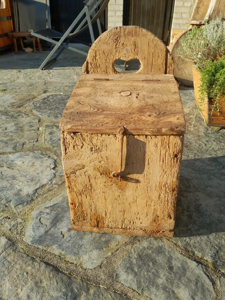 Meuble en bois (boîte à sel), Enlèvement
