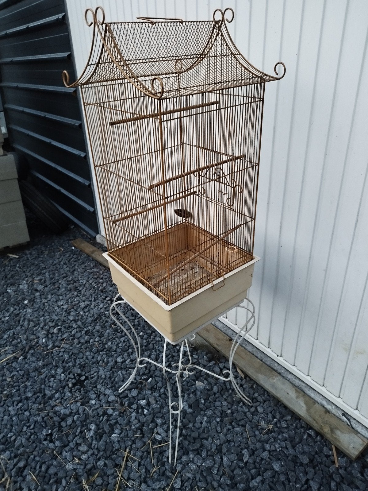 cages, Enlèvement