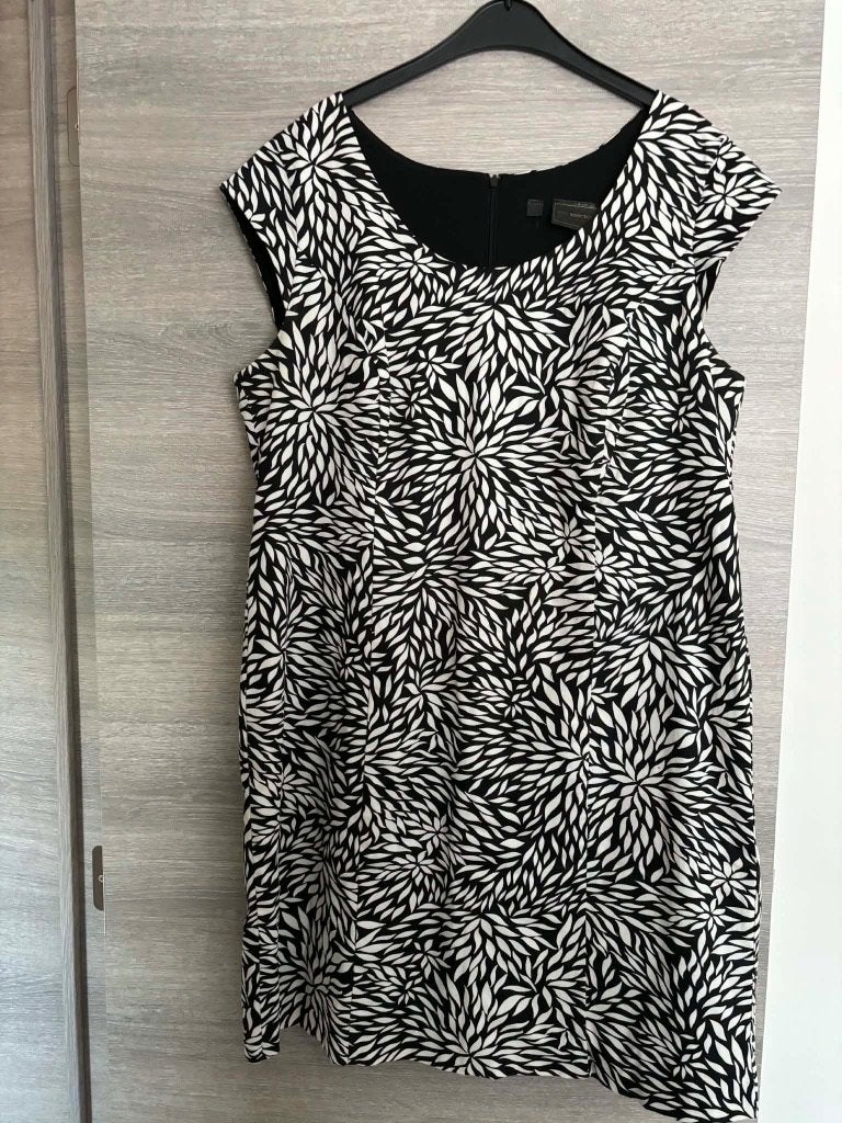 Robe noir blanc taille 48/50, Kleding | Dames, Jurken, Zwart, Maat 46/48 (XL) of groter, Ophalen of Verzenden, Zo goed als nieuw