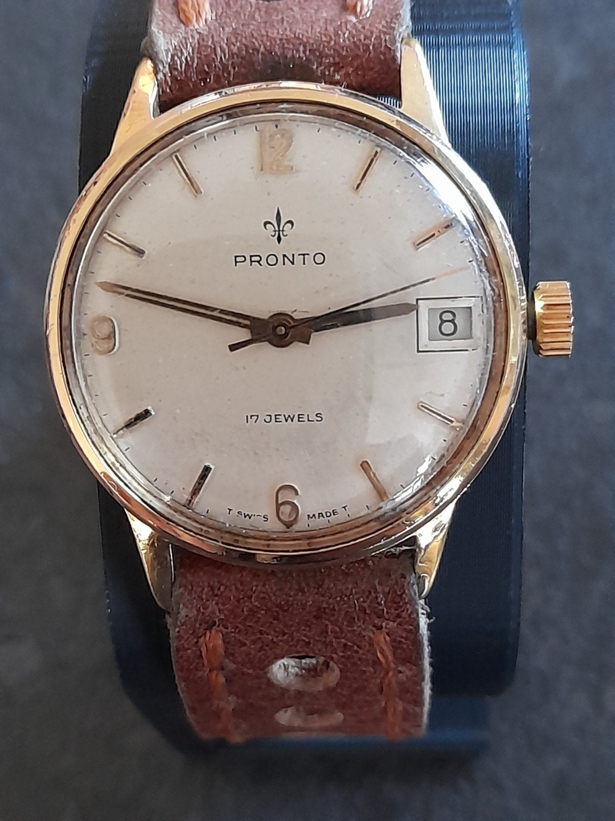 Montre vintage Pronto 17 bijoux pour homme fabriquée en Suis, Bijoux, Sacs & Beauté, Montres | Anciennes | Antiquités, Enlèvement