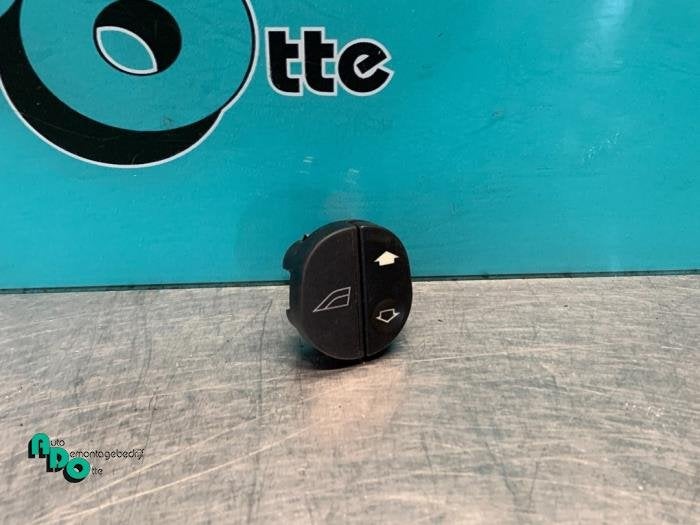 Commutateur vitre électrique d'un Ford Street Ka (Street Ka, -, 3 mois de garantie, -, -