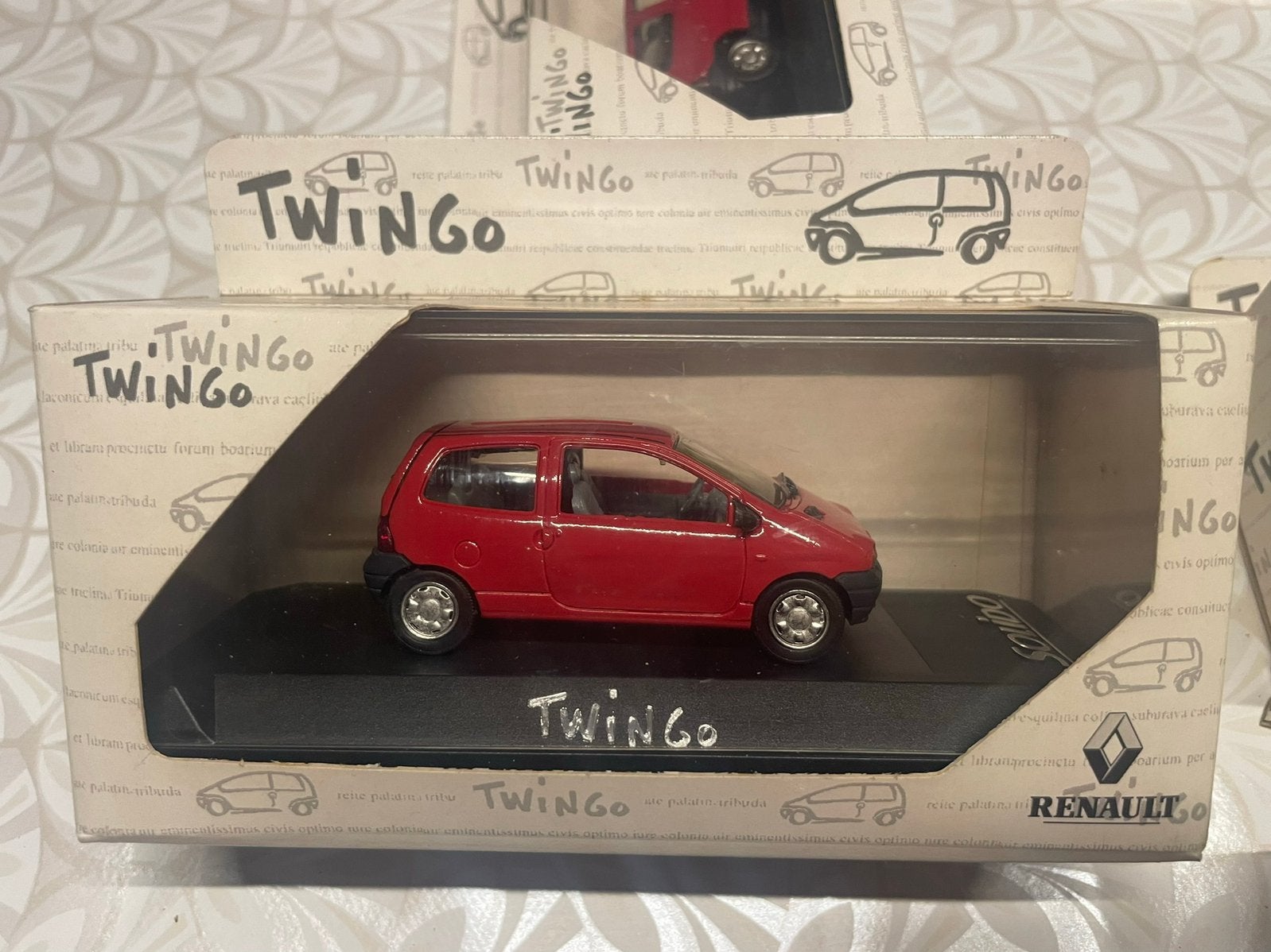 Miniature Twingo Rouge Magenta, Enlèvement ou Envoi, Neuf, Voitures