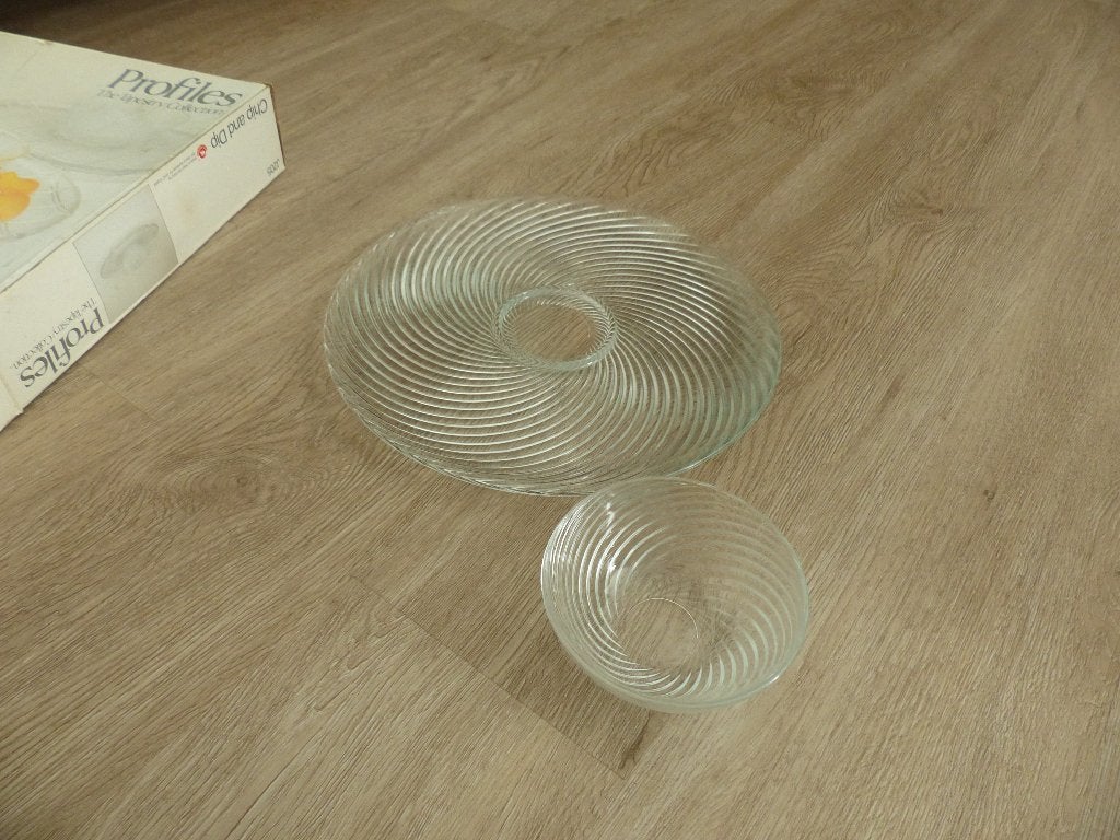 Joli plat de service rond en verre, Enlèvement ou Envoi, Comme neuf, Plat de service