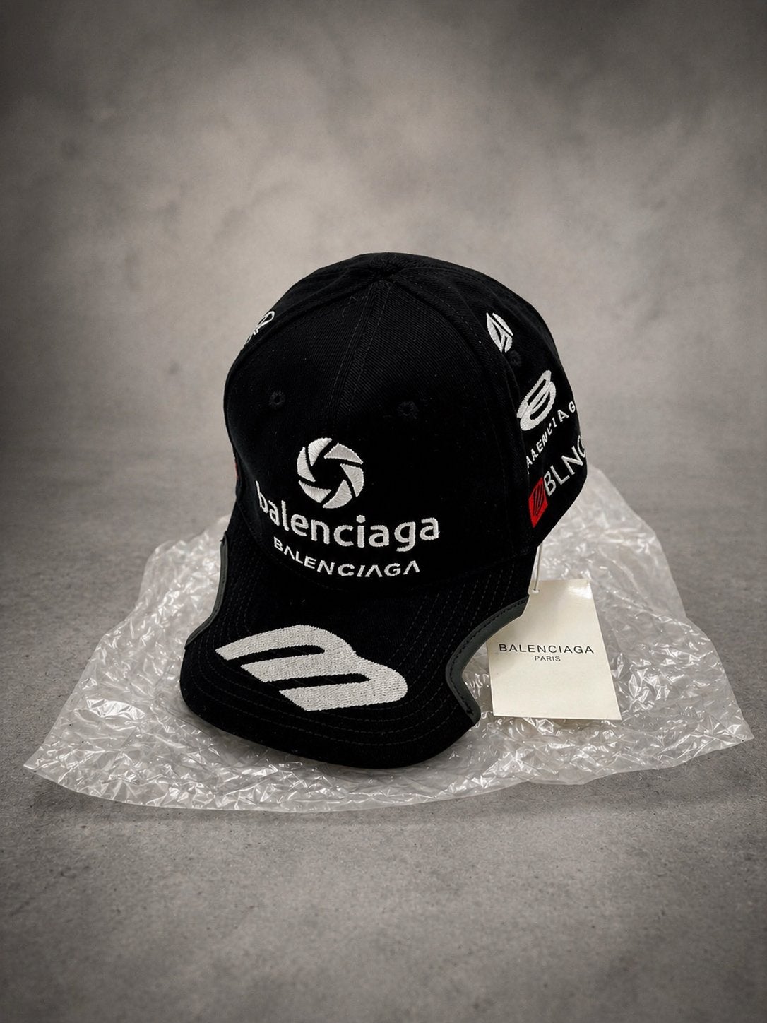 Balenciaga Racer Cap Zwart Pet Nieuw met Kaartjes, Ophalen of Verzenden, Nieuw, One size fits all, Pet