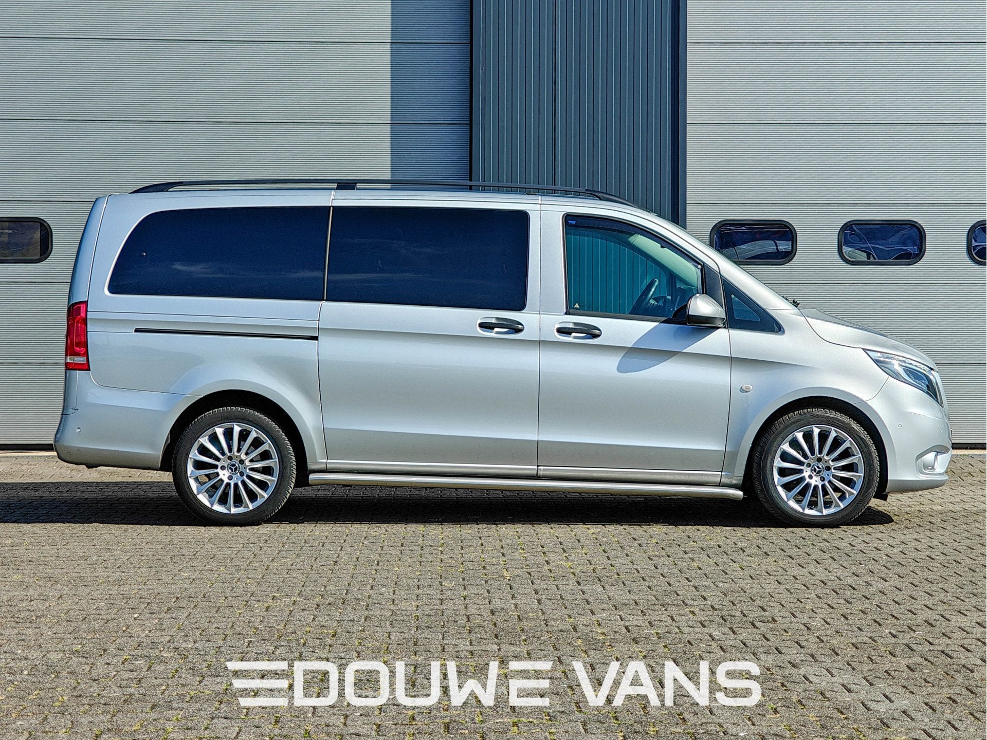 Mercedes-Benz Vito Tourer Dubbel Cabine LED Panorama 2x Schu, Autos, Argent ou Gris, Achat, Euro 6, Entreprise